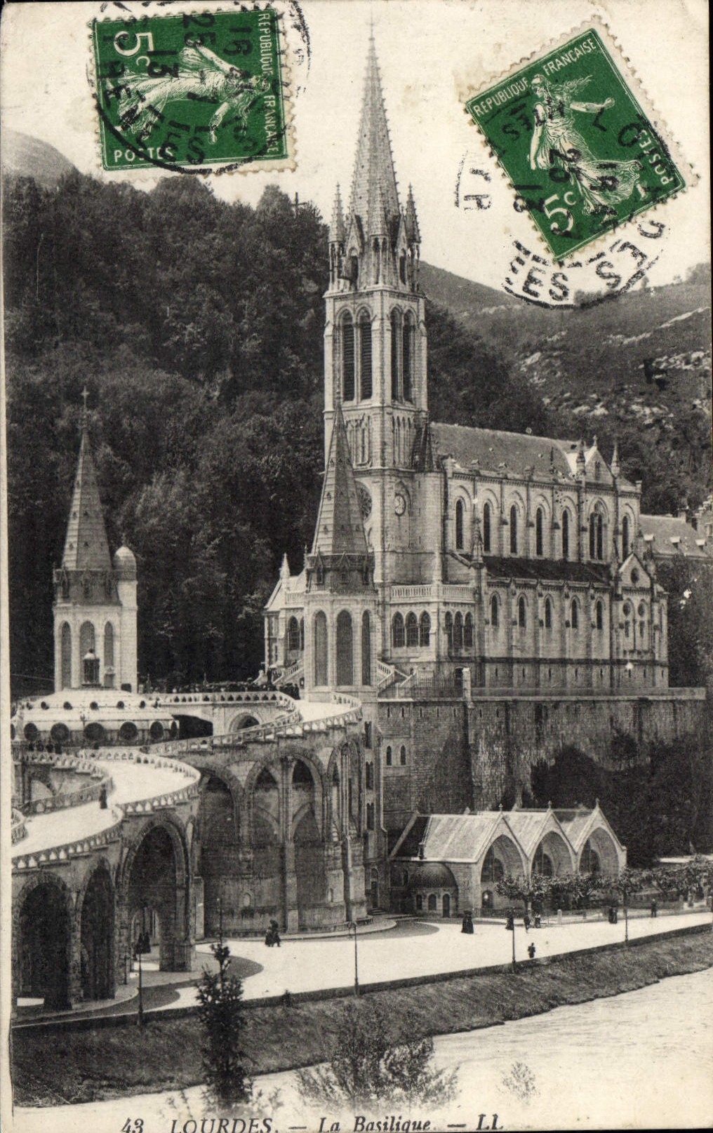 CPA Lourdes La Basilique 