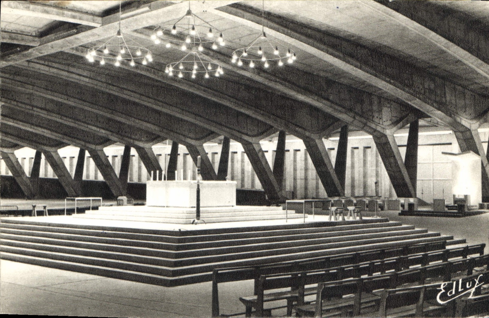 CPA Lourdes La Basilique Souterraine St Pie 