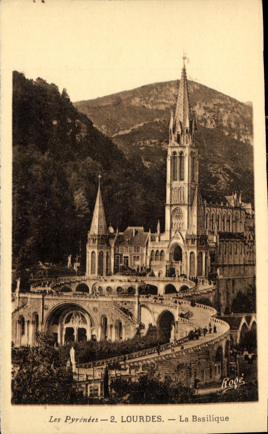 CPA Lourdes La Basilique 