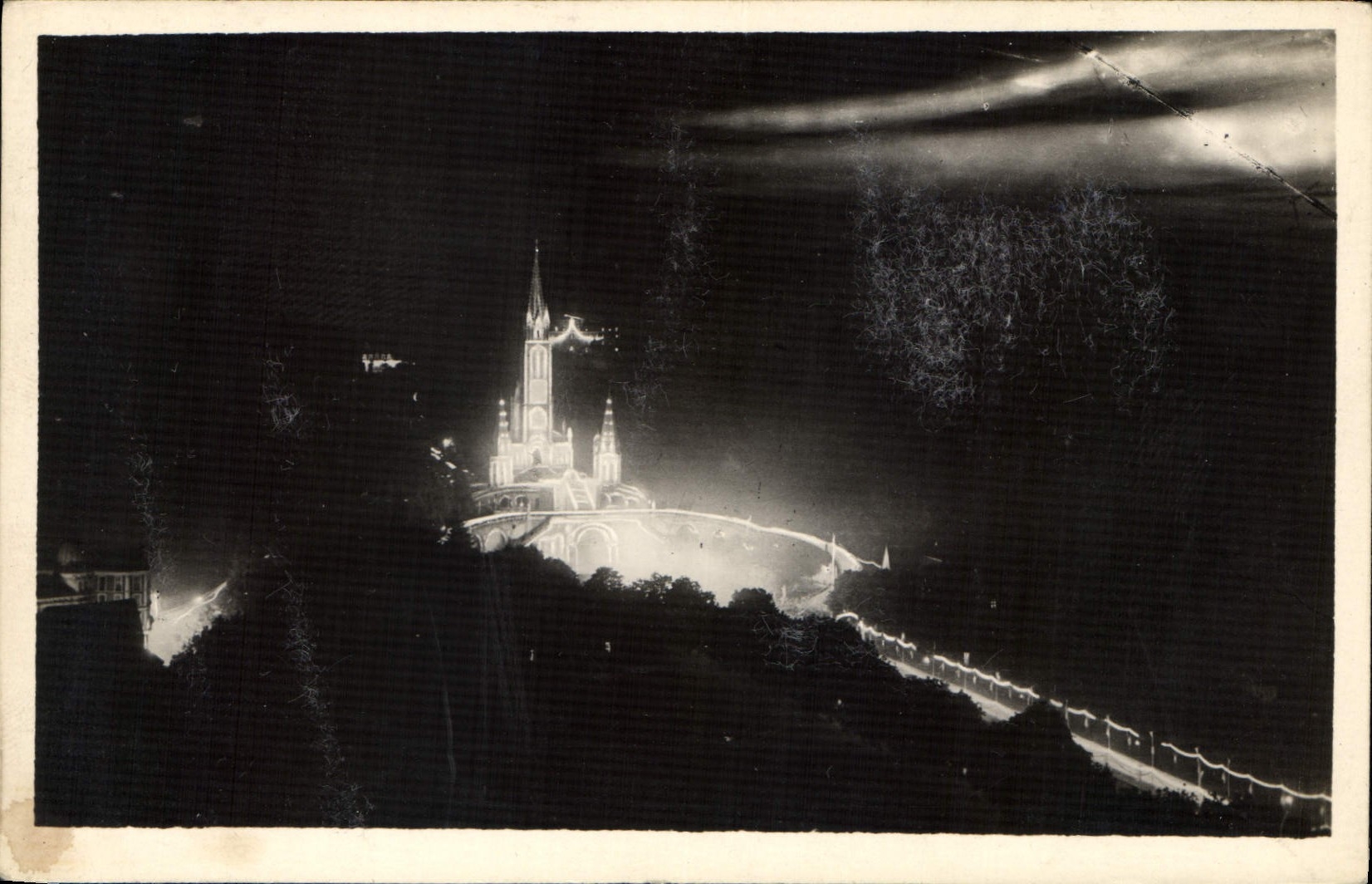 CPA Lourdes La Basilique illuminee 