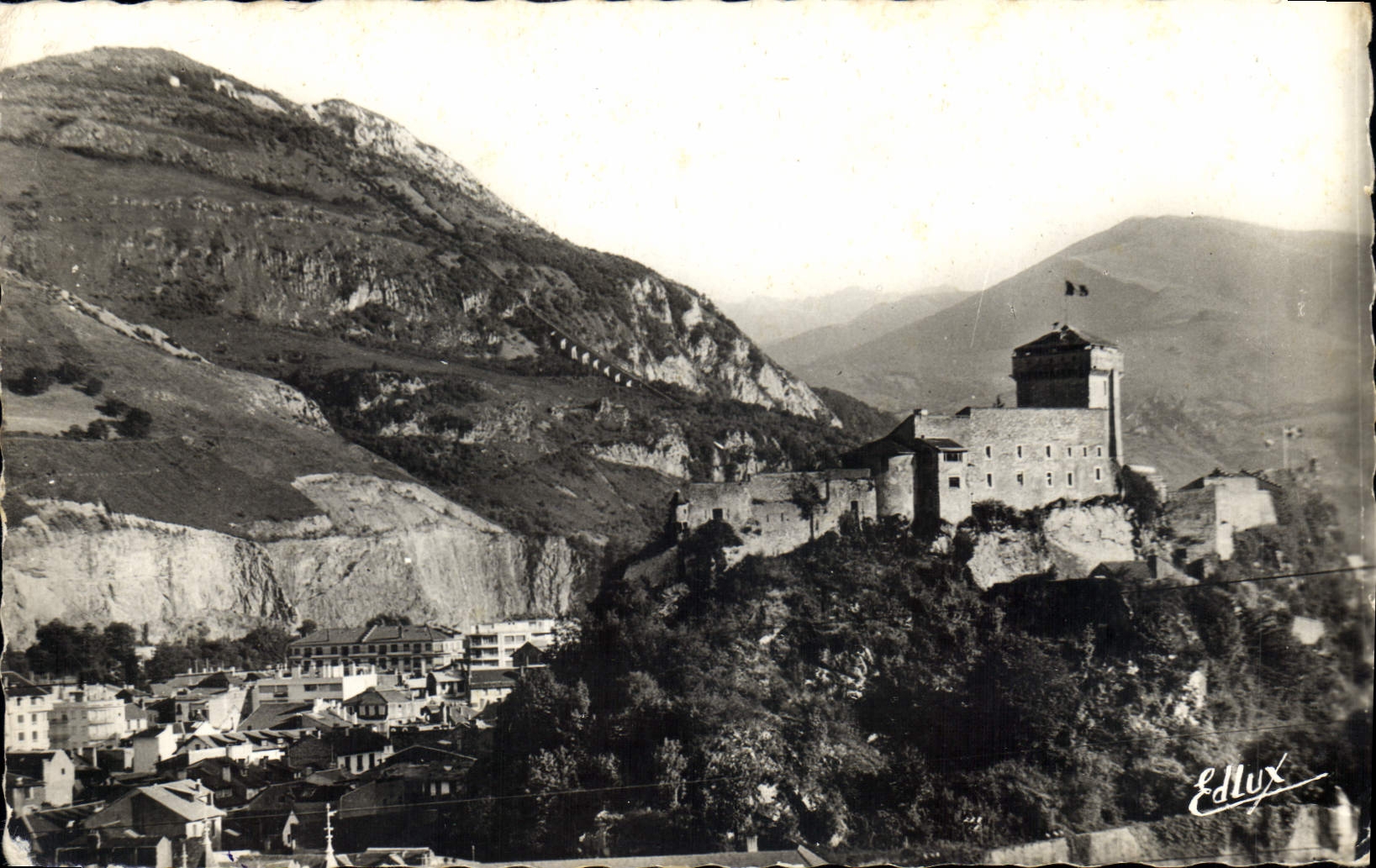 CPA Lourdes Le Chateau Fort et le Pic du Jer