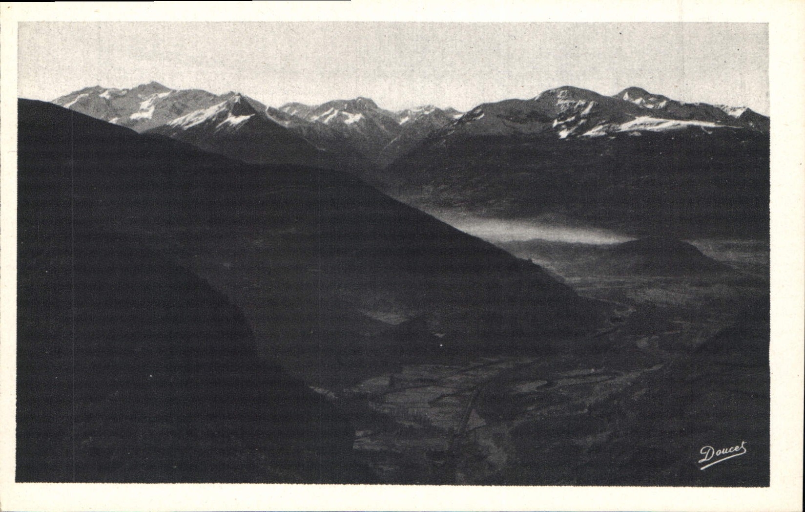 CPA Lourdes La Vallee d'Argeles et les Pyrenees vues du Pic du Jer 