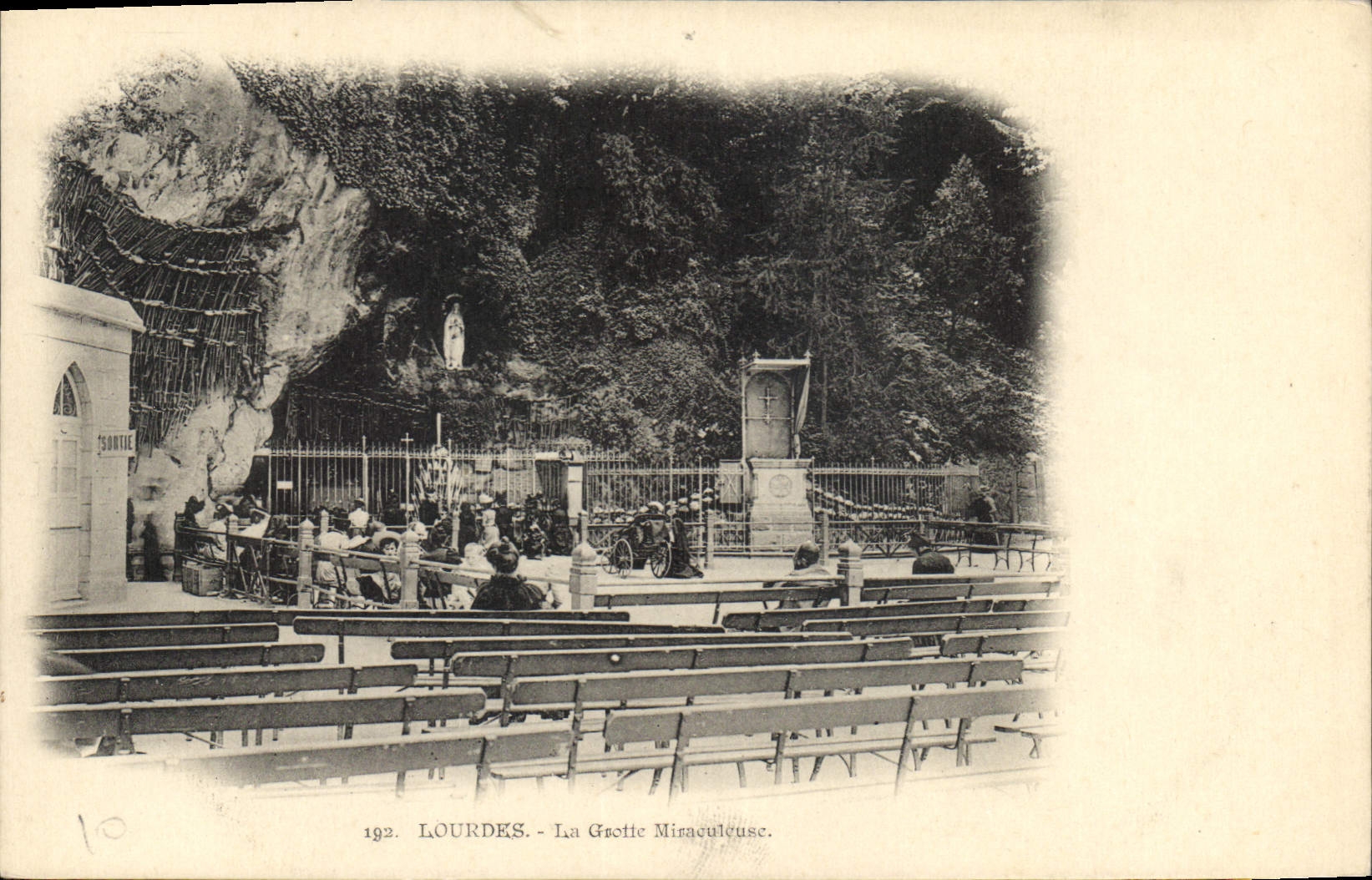 CPA Lourdes La Grotte Miraculeuse 