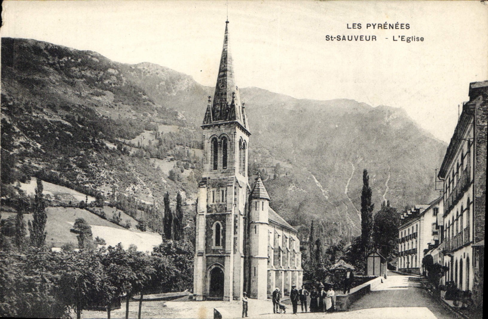 CPA Les Pyrenees St Sauveur L'Eglise 