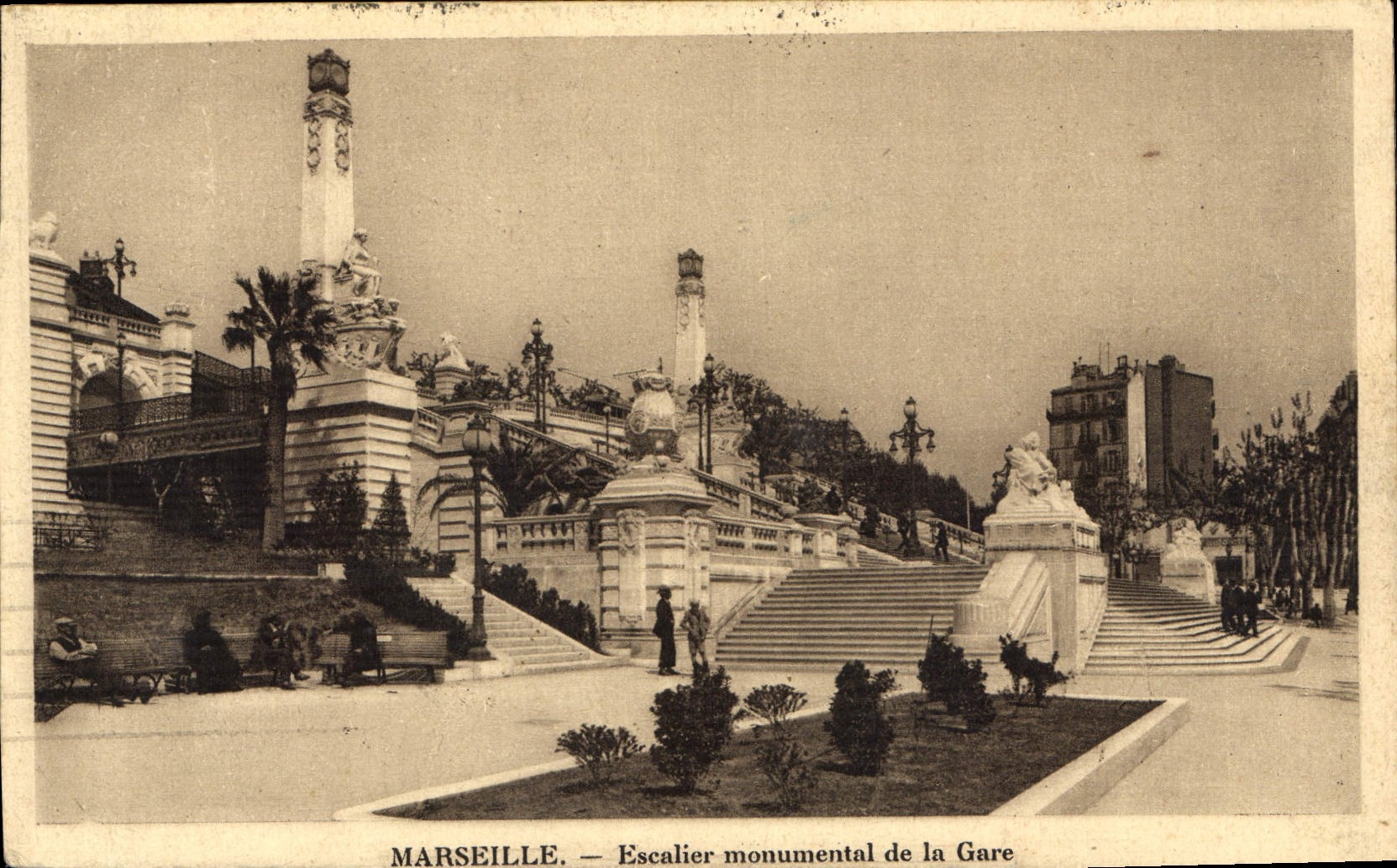 CPA Marseille Escalier monumental de la Gare 