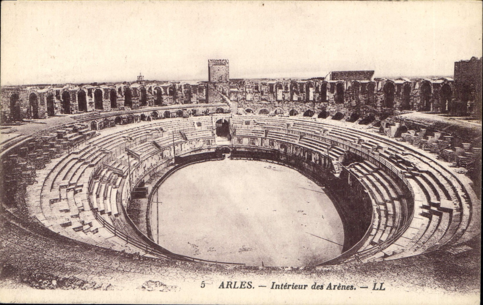 CPA Arles Interieur des Arenes 
