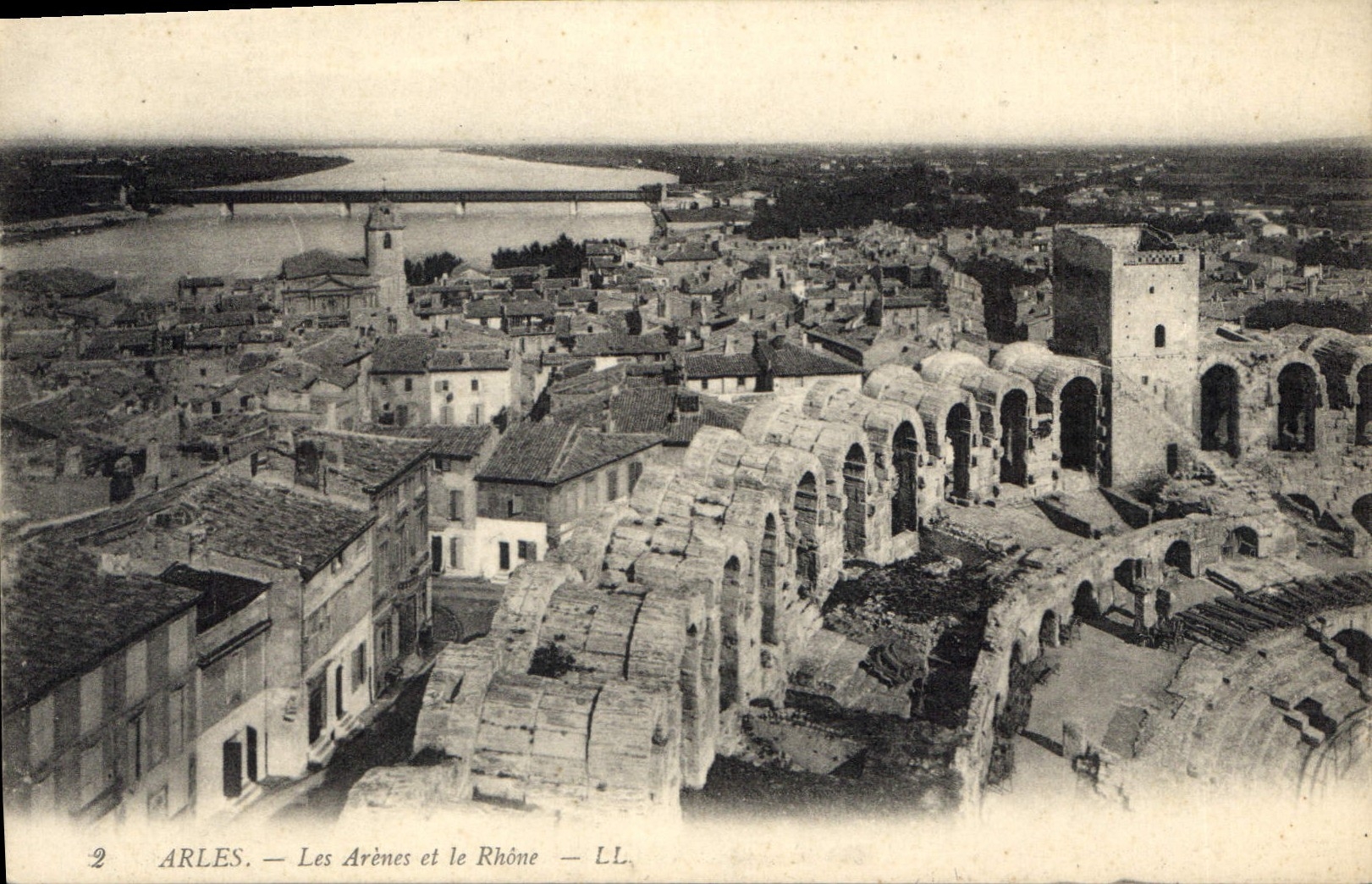 CPA Arles Les Arenes et le Rhone 