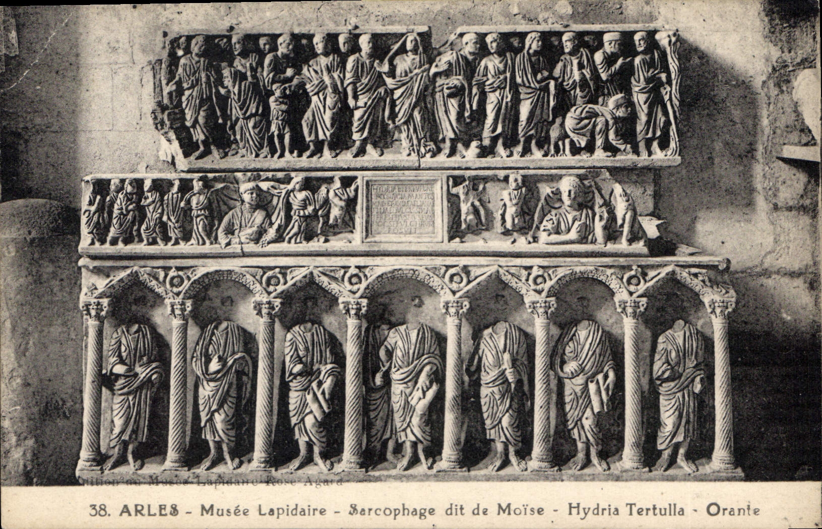 CPA Arles Musee Lapidaire Sarcophage dit de Moise Hydria Tertulla Orante