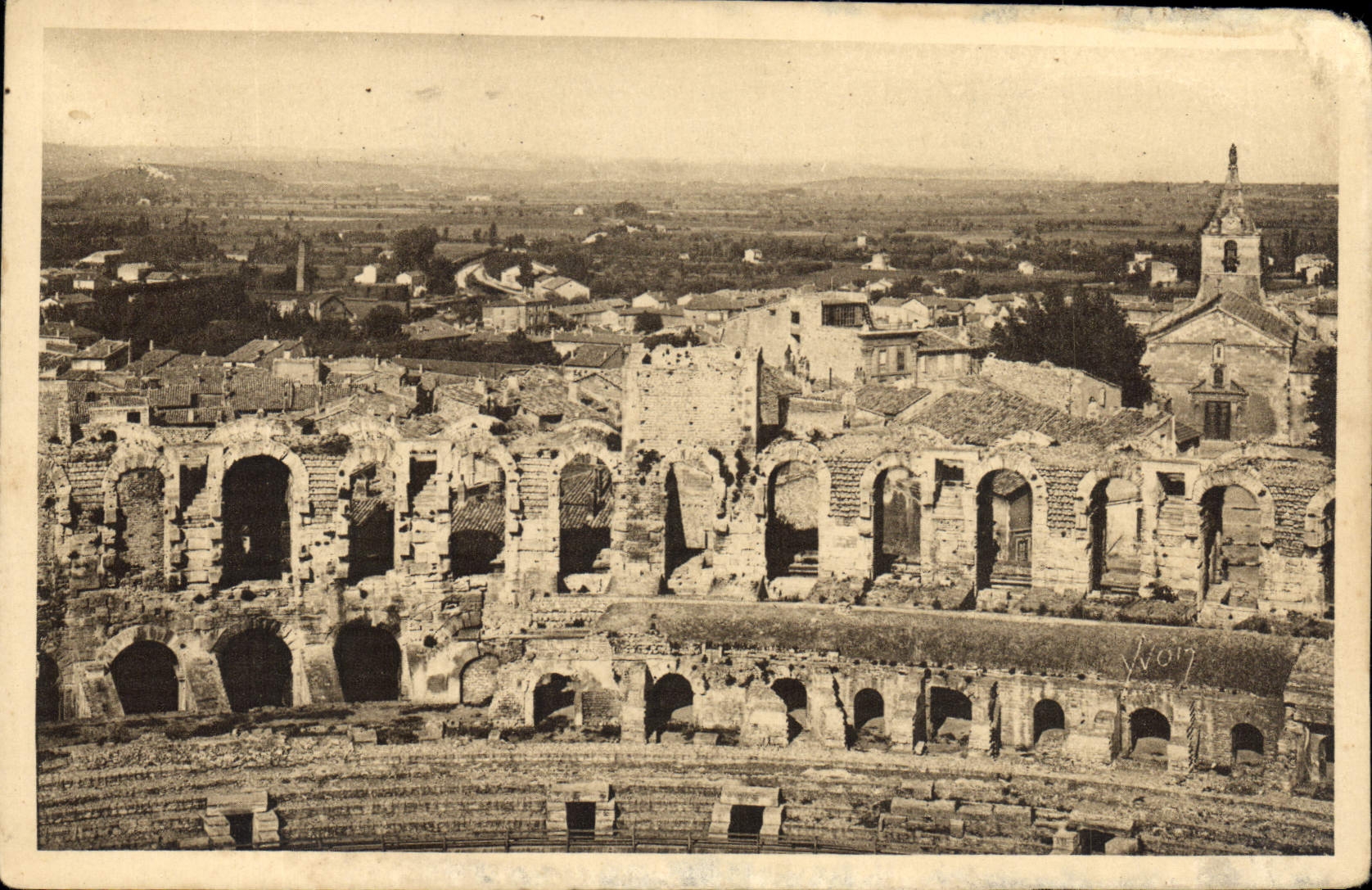 CPA Arles Bouches du Rhone vue generale prise des Arenes