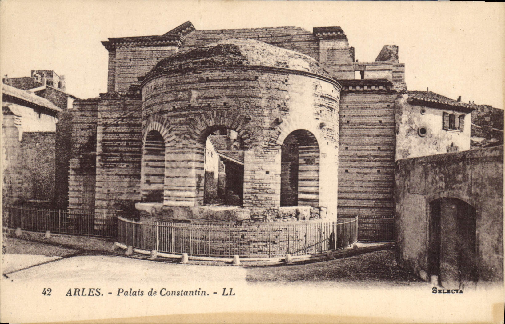 CPA Arles Palais de Constantin 