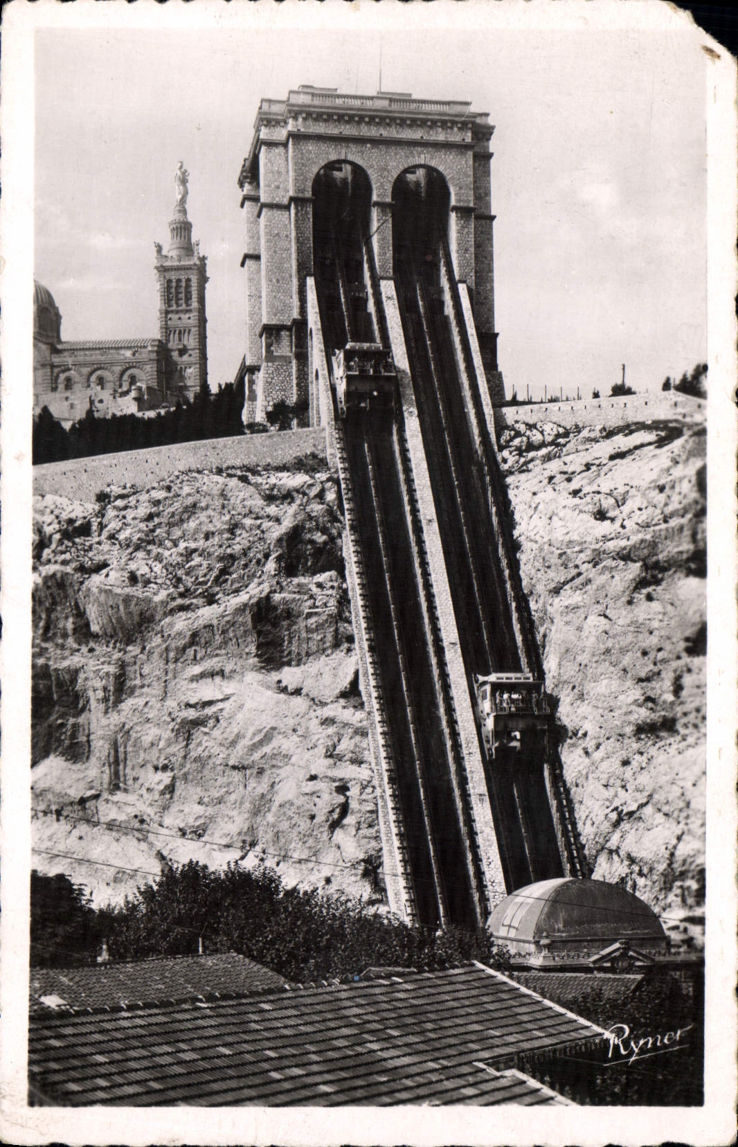 CPA Le Littoral Mediterraneen Marseille Basilique et Ascenseur de Notre Dame de la Garde 