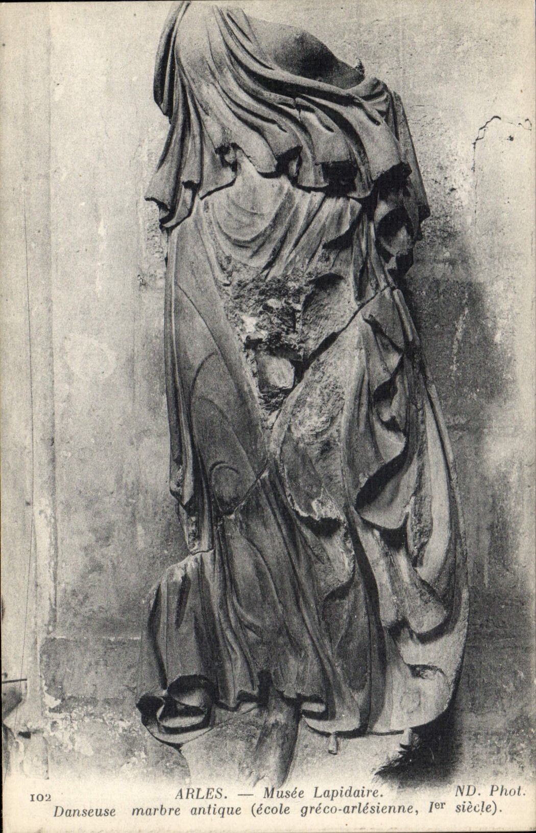 CPA Arles Musee Lapidaire Danseuse Marbre antique ecole greco arlesienne 1er siecle 