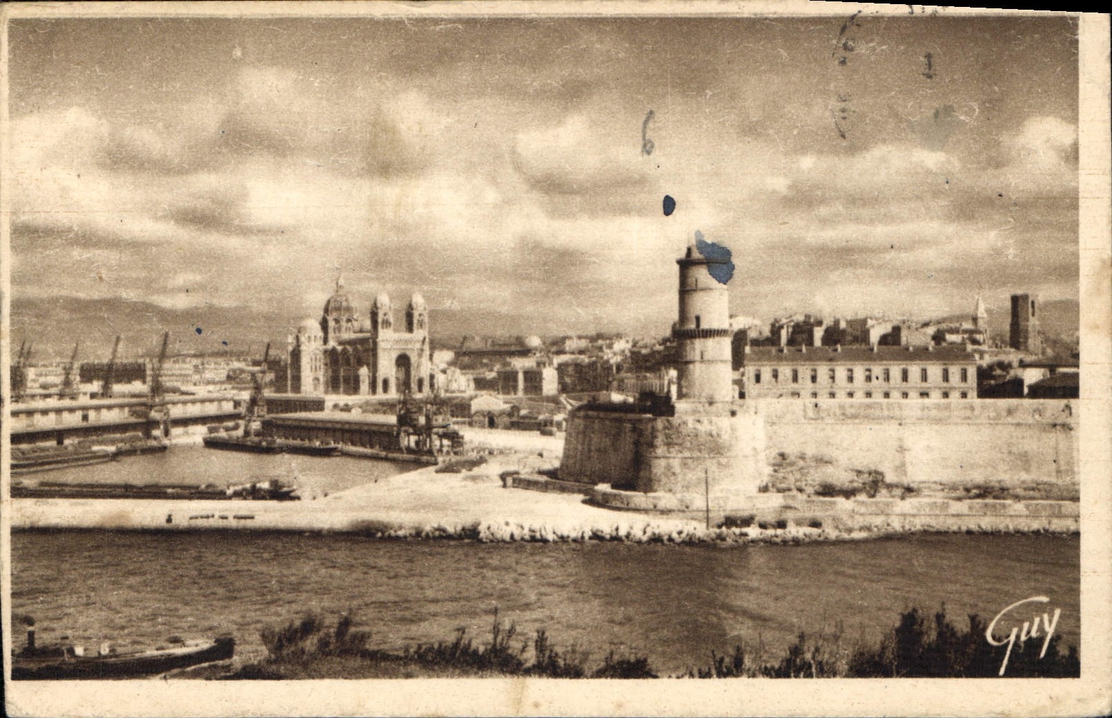 CPA Marseille B du R le Fort Saint Jean et la Cathedrale de la Major vus des Jardins du Pharo 