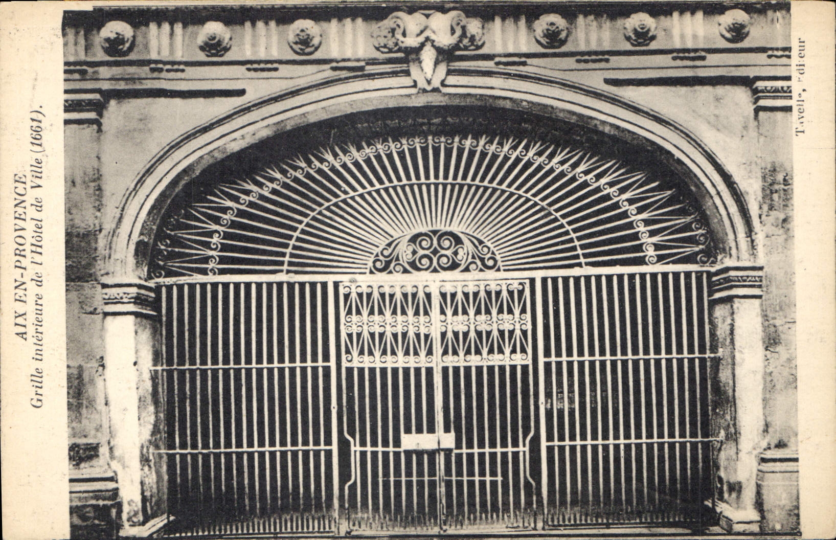 CPA Aix en Provence Grille Interieure de l'Hotel de Ville 1661 