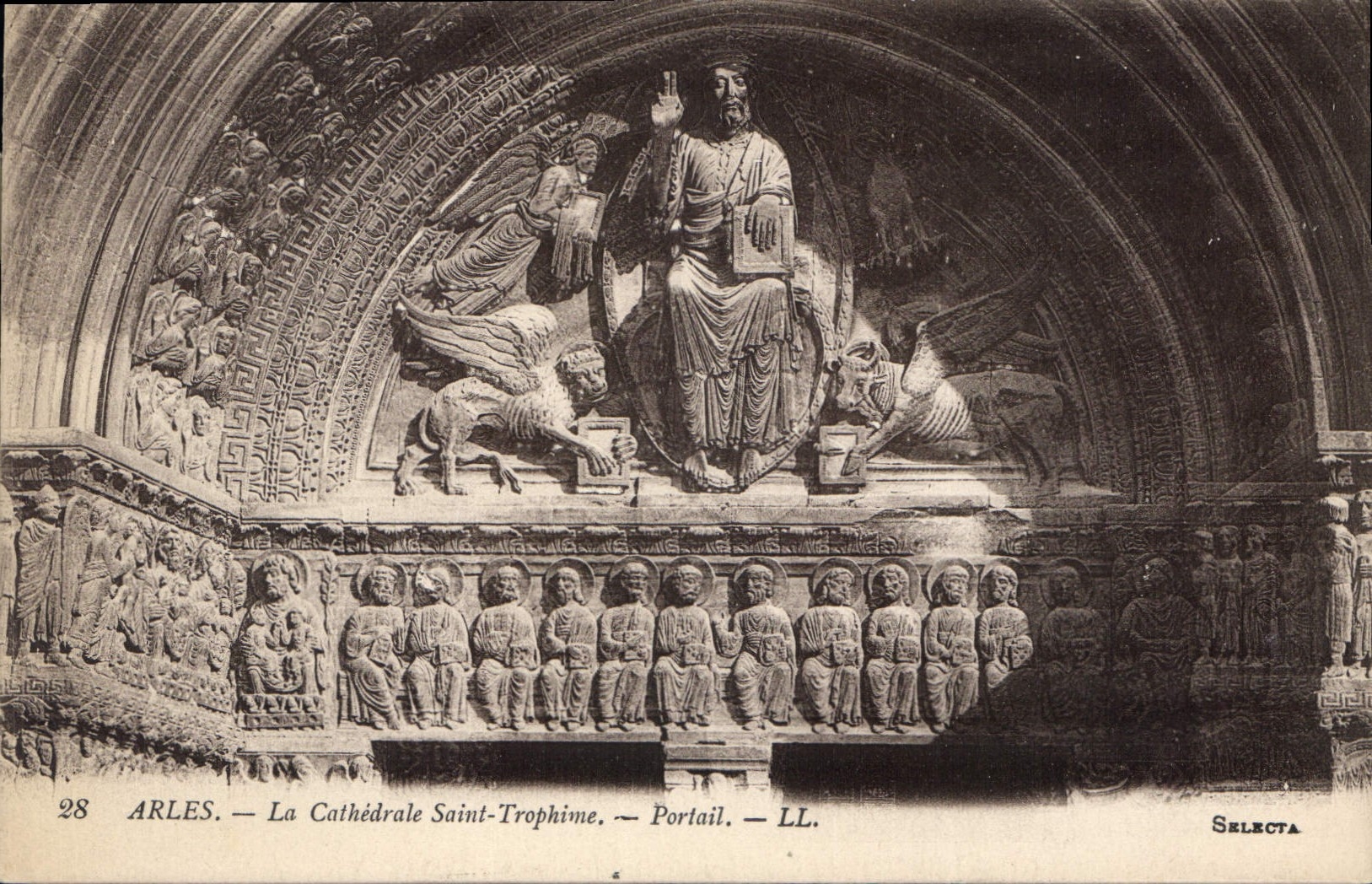 CPA Arles la Cathedrale Saint Trophime Portail