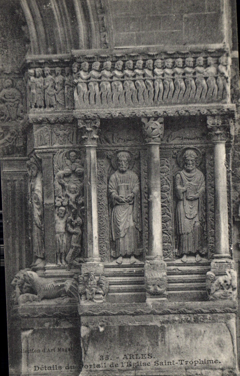 CPA Arles Details du Portail de l'Eglise Saint Trophime