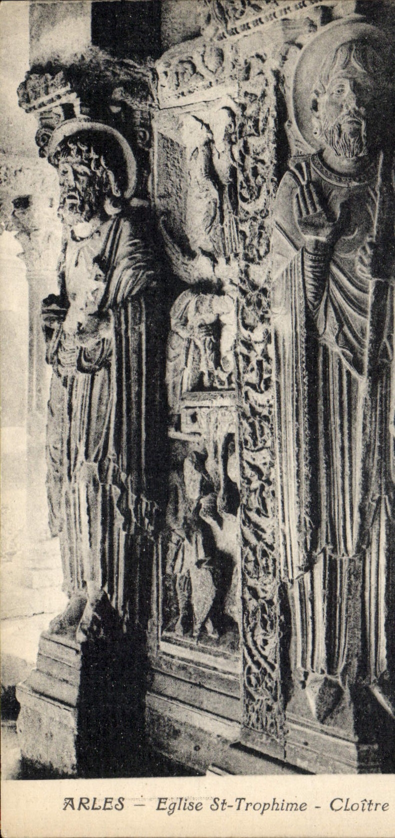 CPA Arles Eglise St Trophime Cloitre 