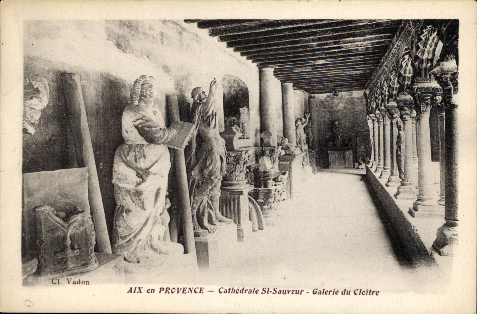 CPA Aix en Provence Cathedrale St Sauveur Galerie du Cloitre 