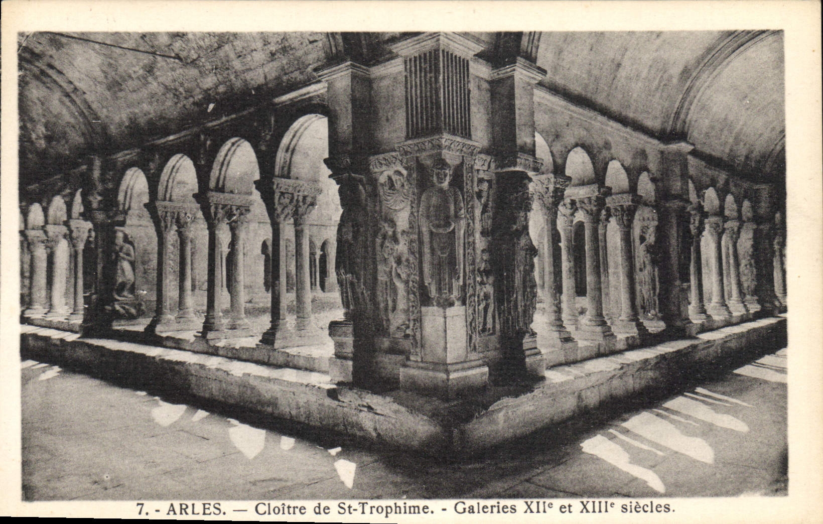 CPA Arles Cloitre de St Trophime Galeries XII et XIII siecle 