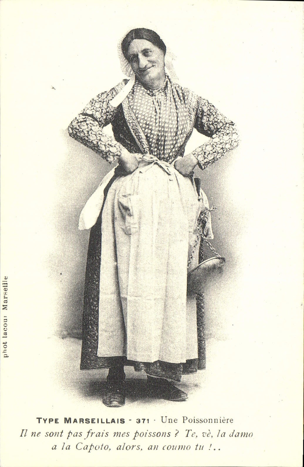 REPRO Folklore Type Marseillais une Poissonniere Ile ne sont pas frais mes poissons te ve la dama a 