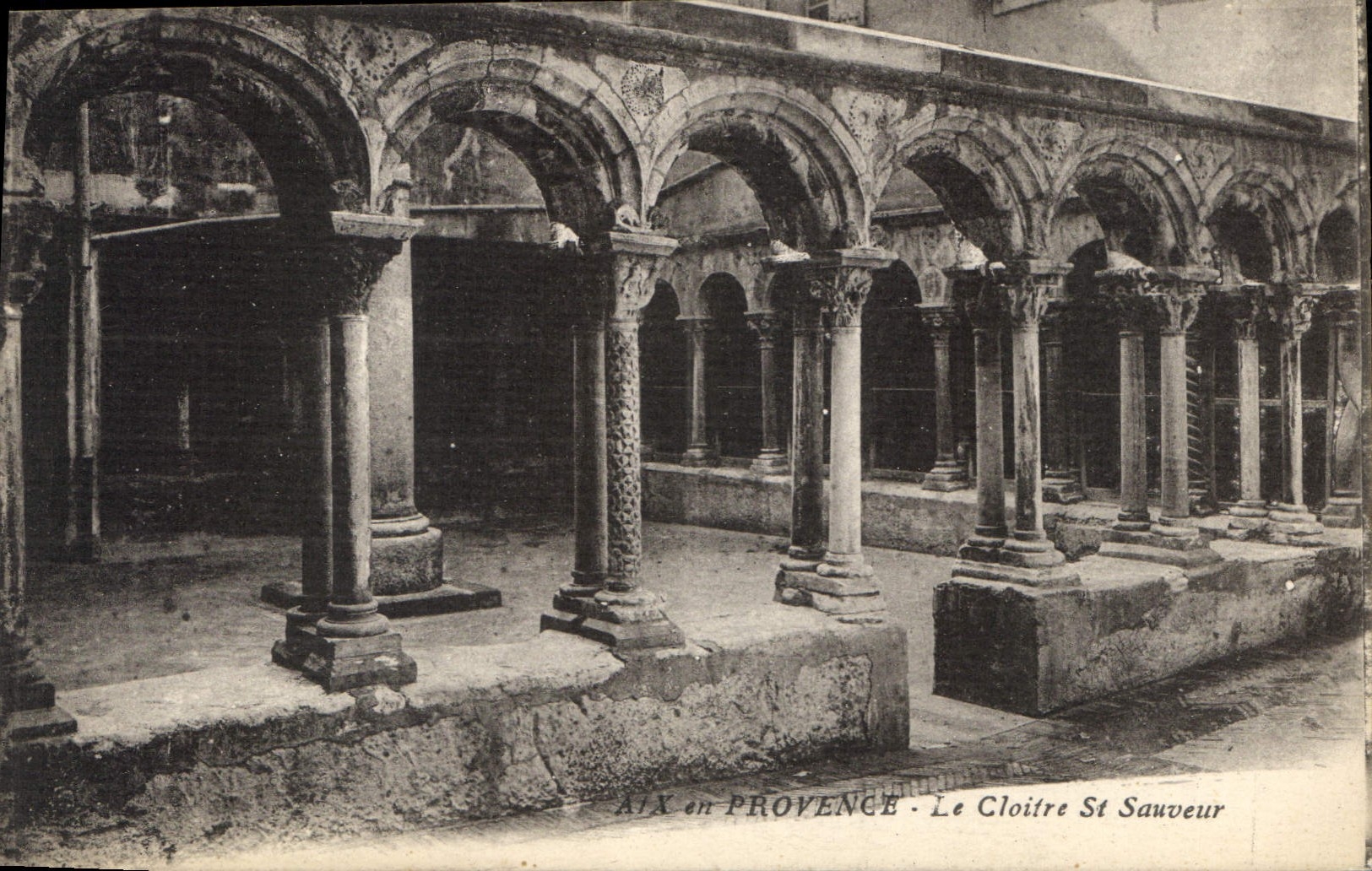 CPA Aix en provence le Cloitre St Sauveur 