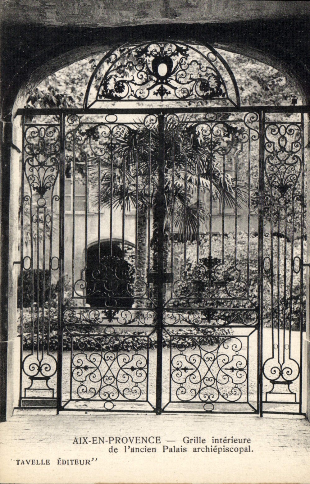 CPA Aix en Provence Grille Interieure de l'ancien Palais Archiepiscopal 