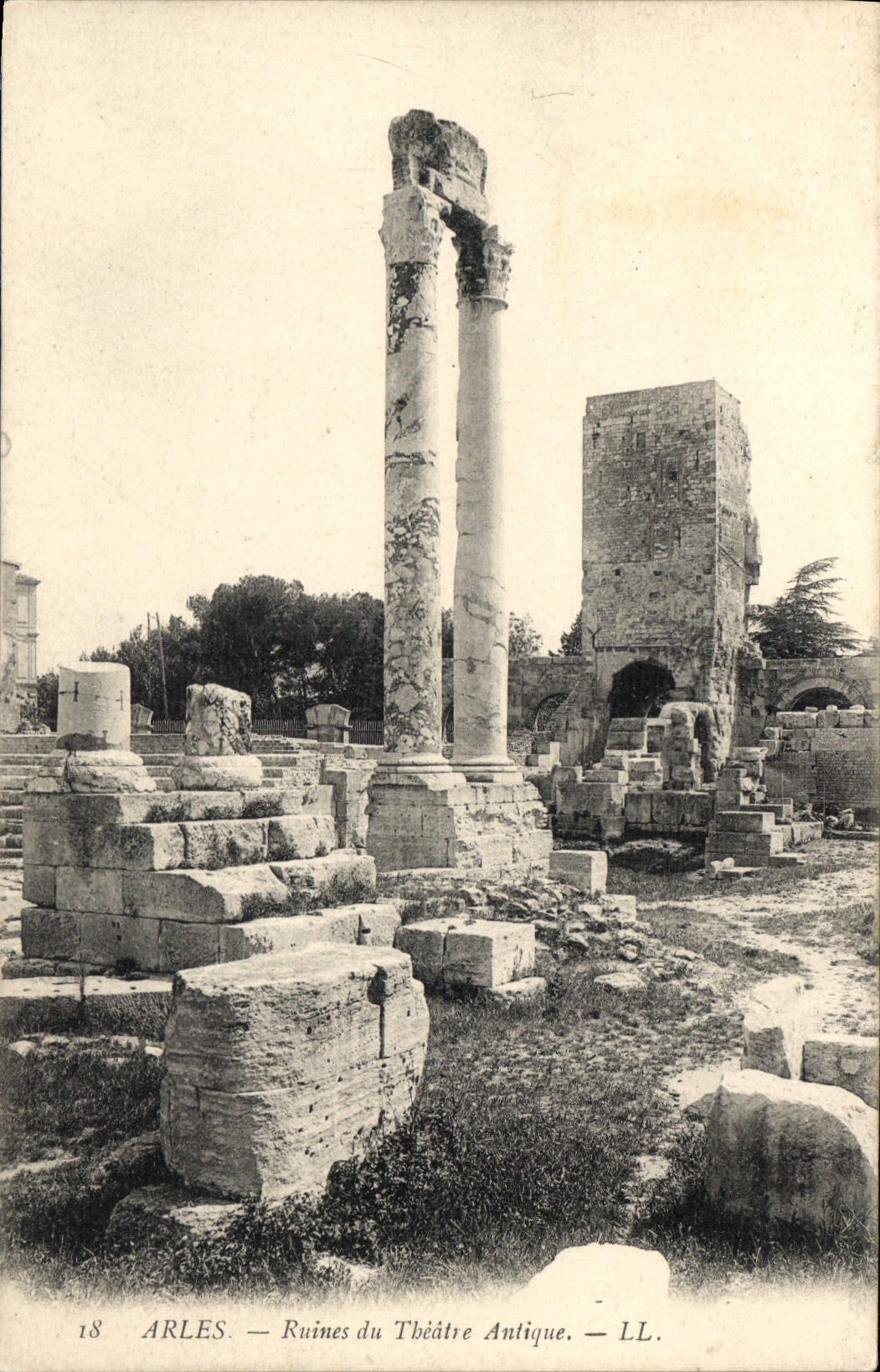 CPA Arles Ruines du Theatre Antique 
