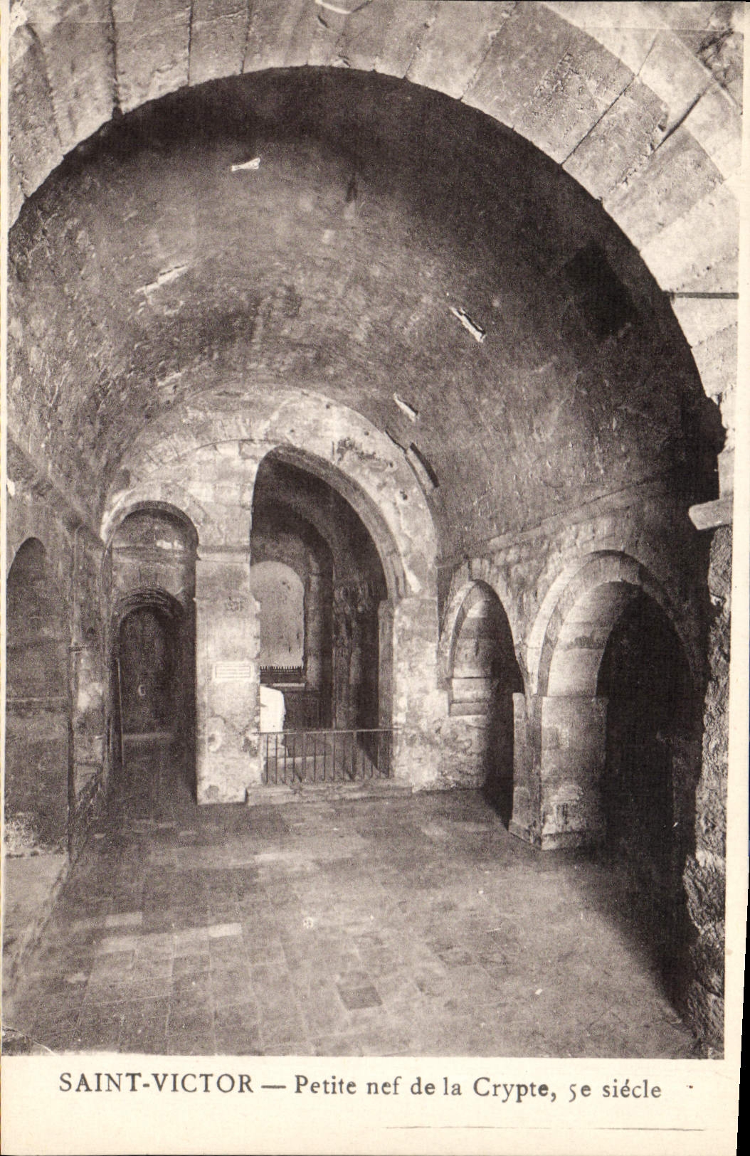 CPA Saint Victor Petite Nef de la Crypte 5e siecle 