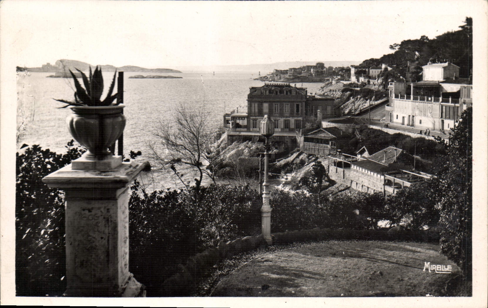 CPA Marseille la Corniche et les Iles vues de la Reserve 
