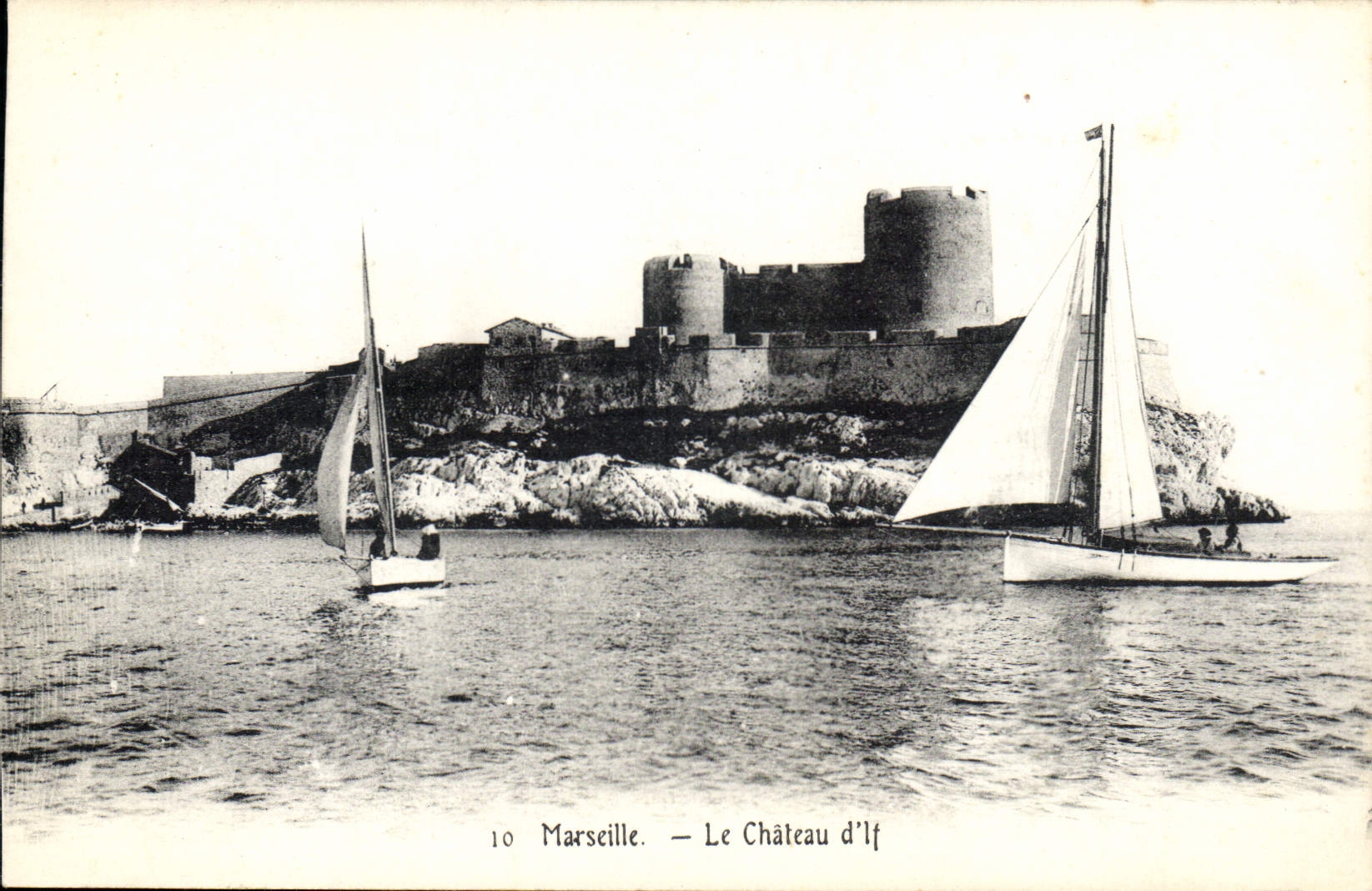 CPA Marseille le Chateau d'If Bateau