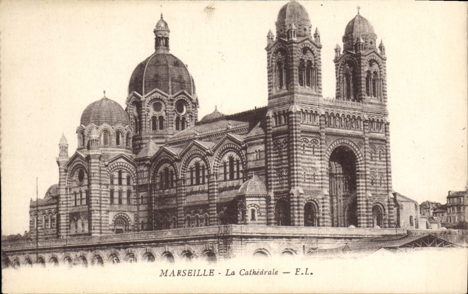 CPA Marseille la Cathedrale 