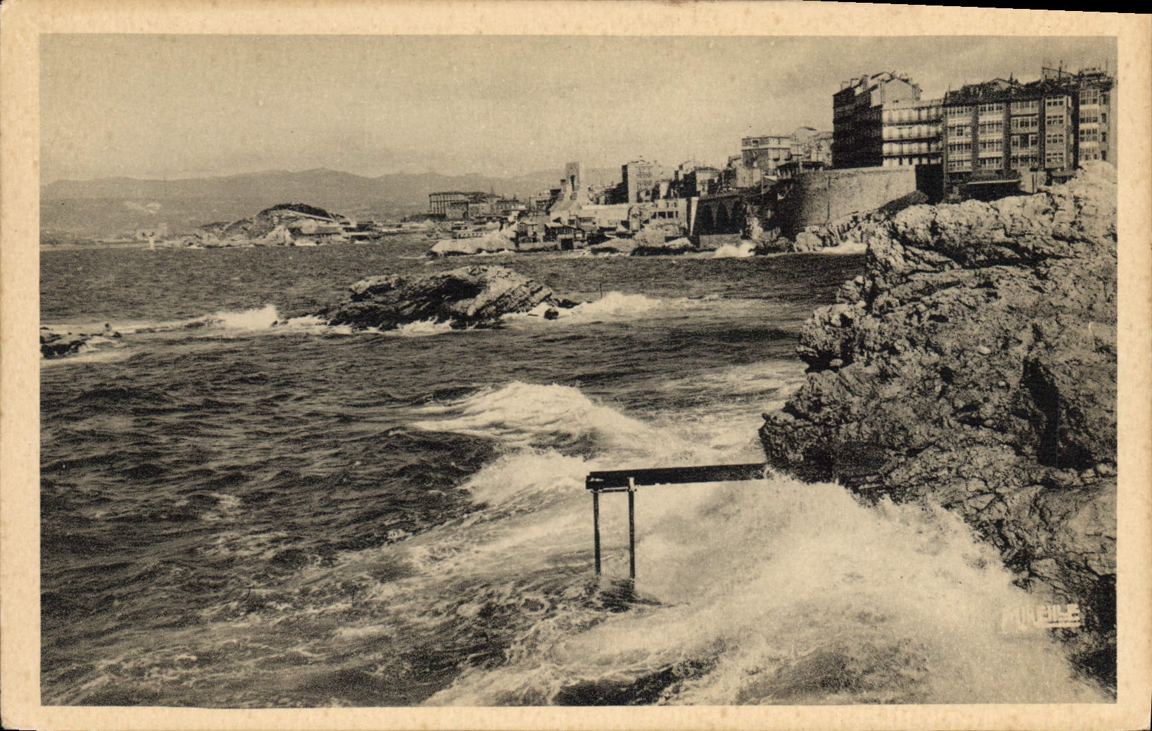 CPA Marseille Un coin de la Corniche 