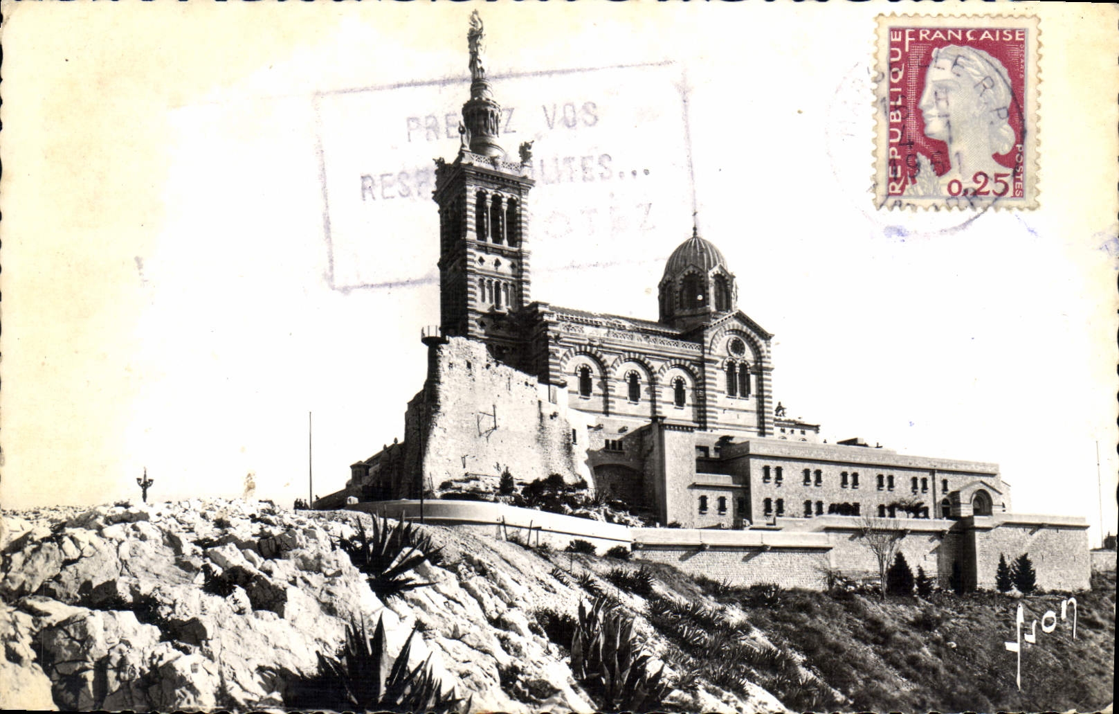 CPA Marseille B du R Basilique Notre Dame de la Garde 