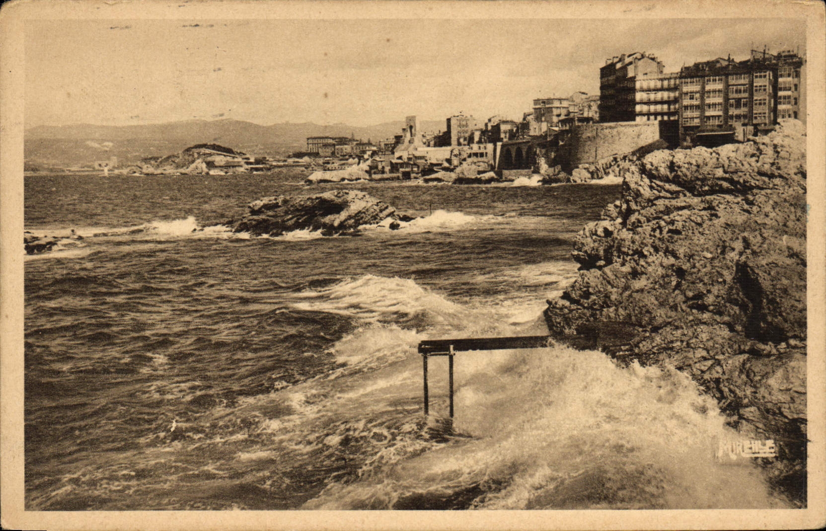 CPA Marseille un Coin de la Corniche 