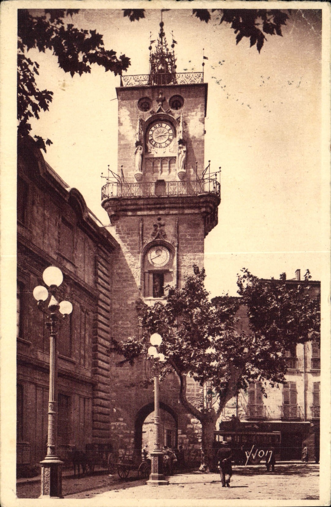 CPA Aix en Provence B du R tour de l'Horloge 