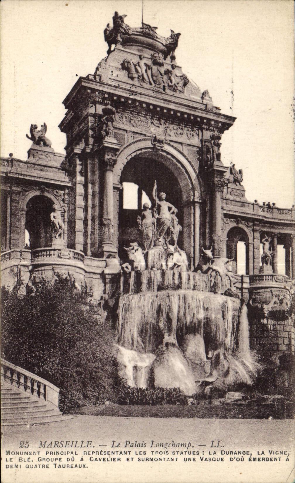 CPA Marseille le Palais Longchamp Monument principal representant les trois statues la Durance la Vi