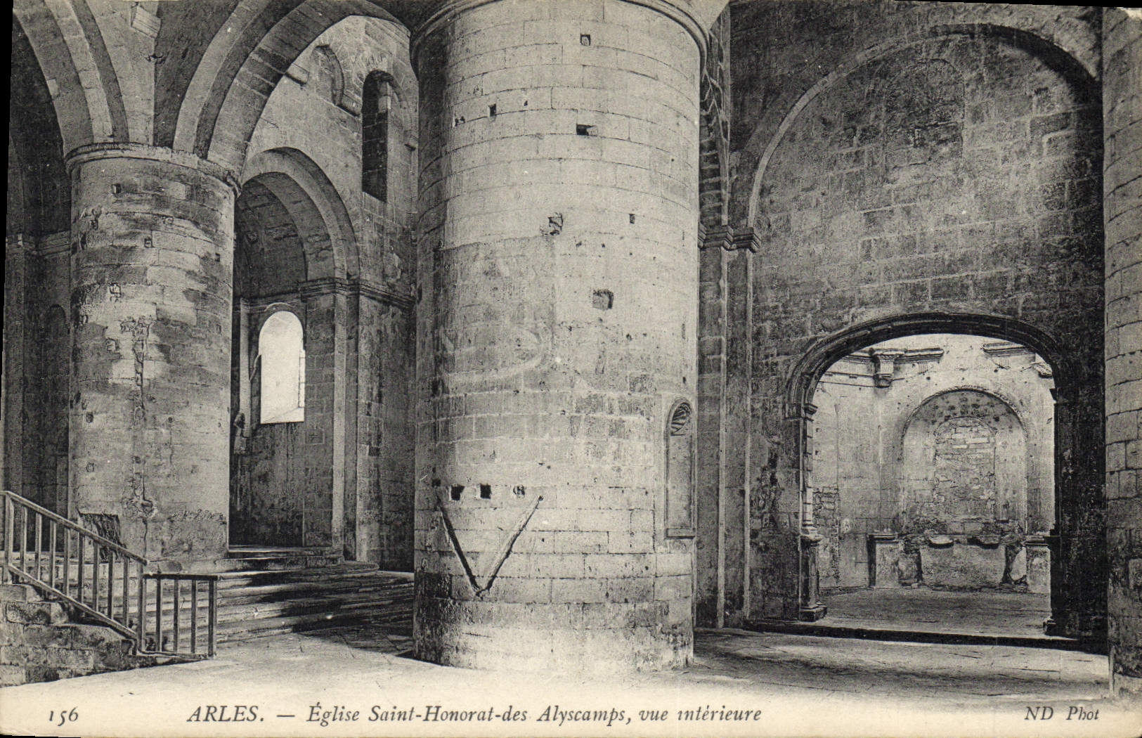 CPA Arles Eglise Saint Honorat des Alyscamps vue interieur 