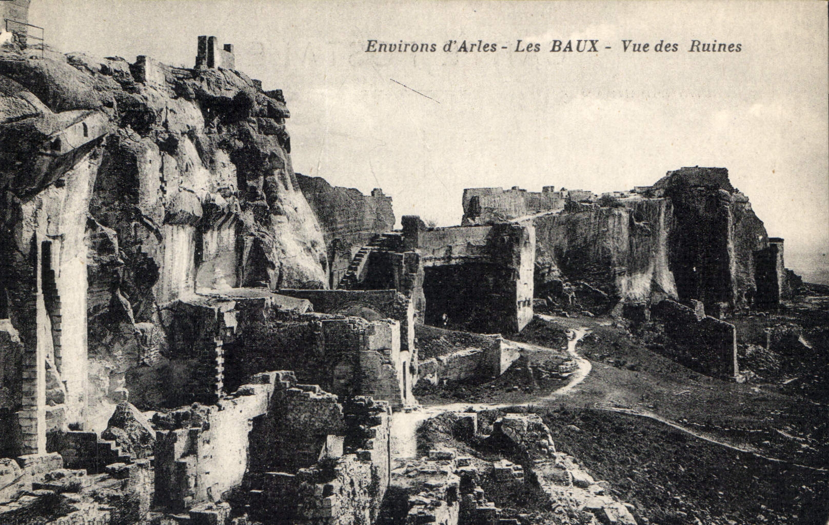 CPA Environs d'Arles les Baux vue des Ruines 