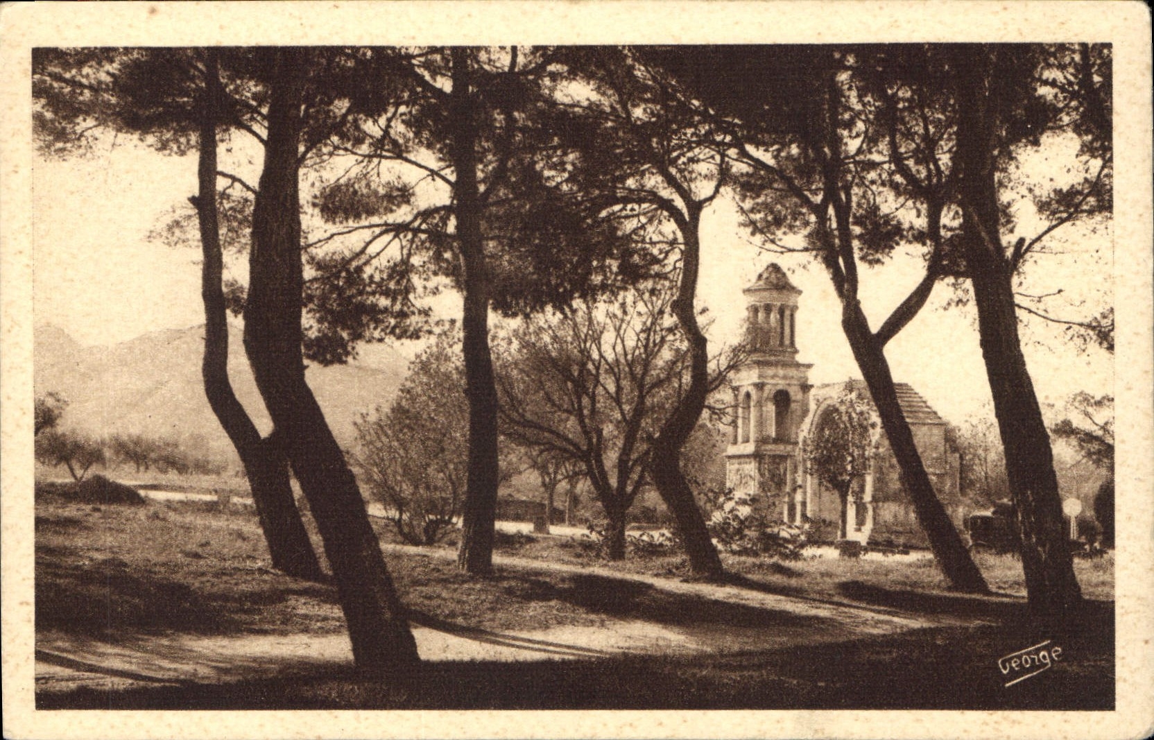 CPA St Remy de Provence les Antiques monuments romains