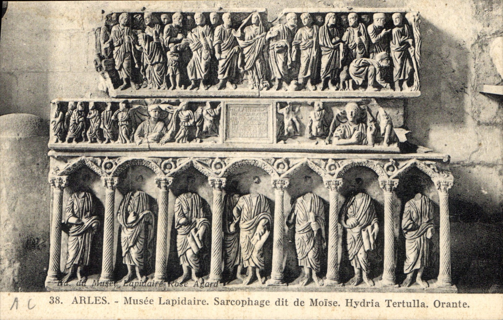 CPA Arles Musee Lapidaire Sarcophage dit de Moise Hydria Tertulla Orante 