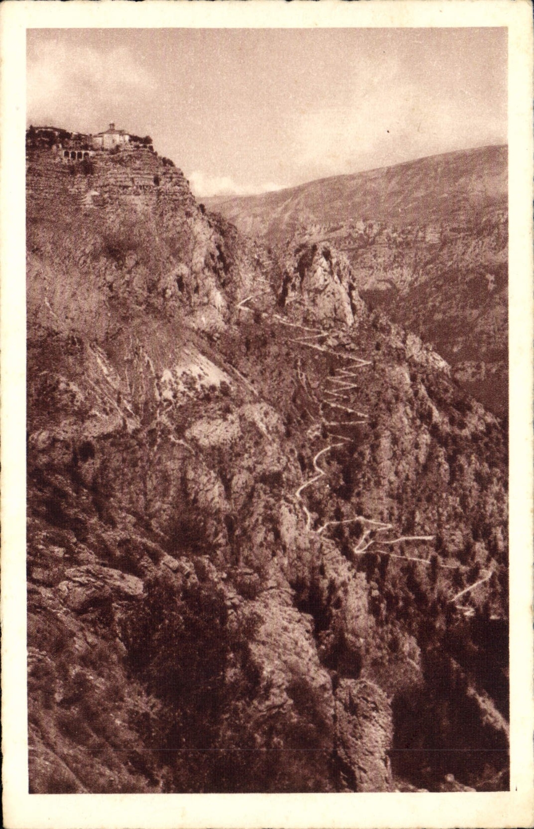 CPA Gourdon le Village et le Sentier du Paradis