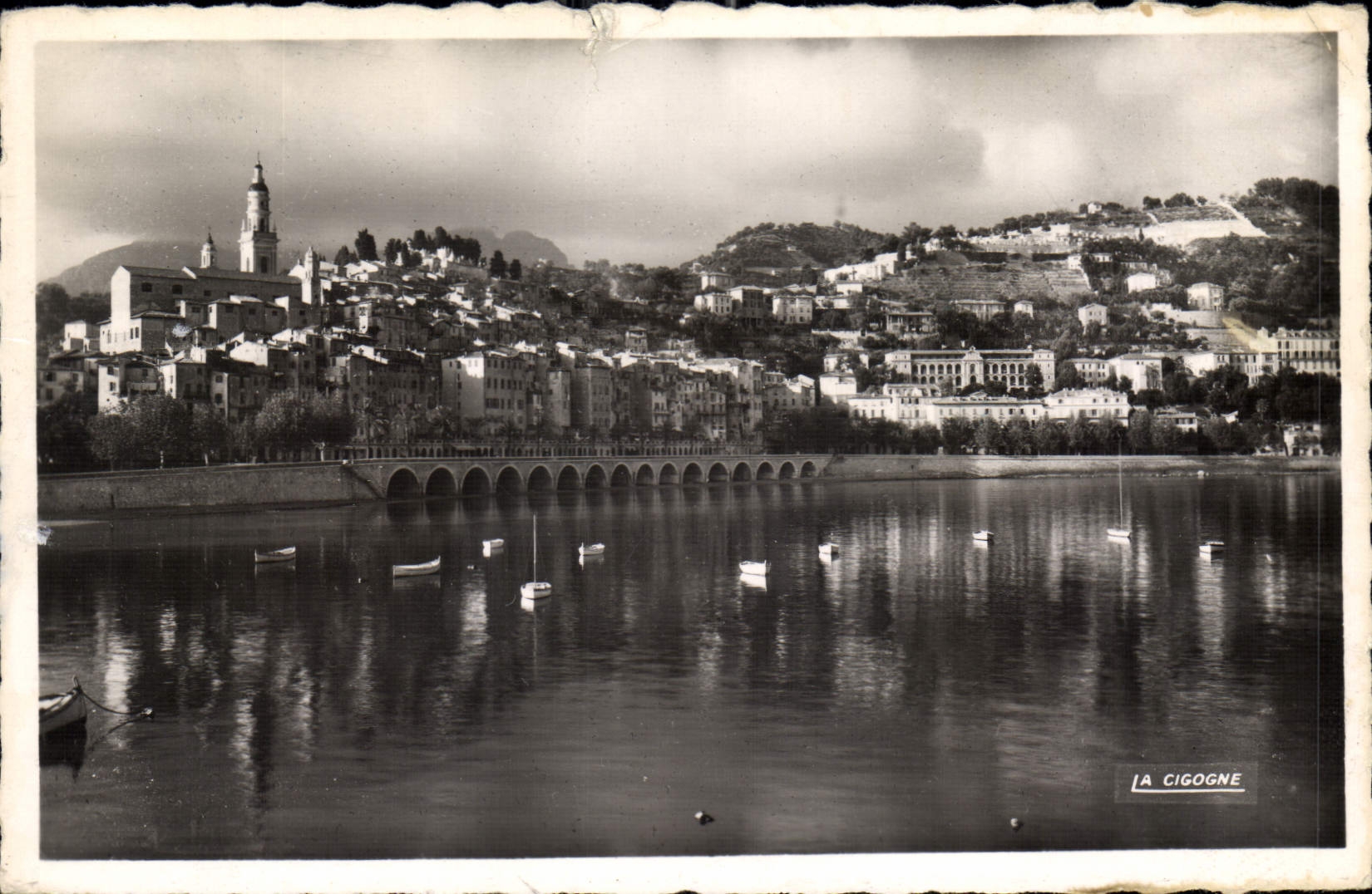 CPA Menton Garavan la vieille ville vue prise du port
