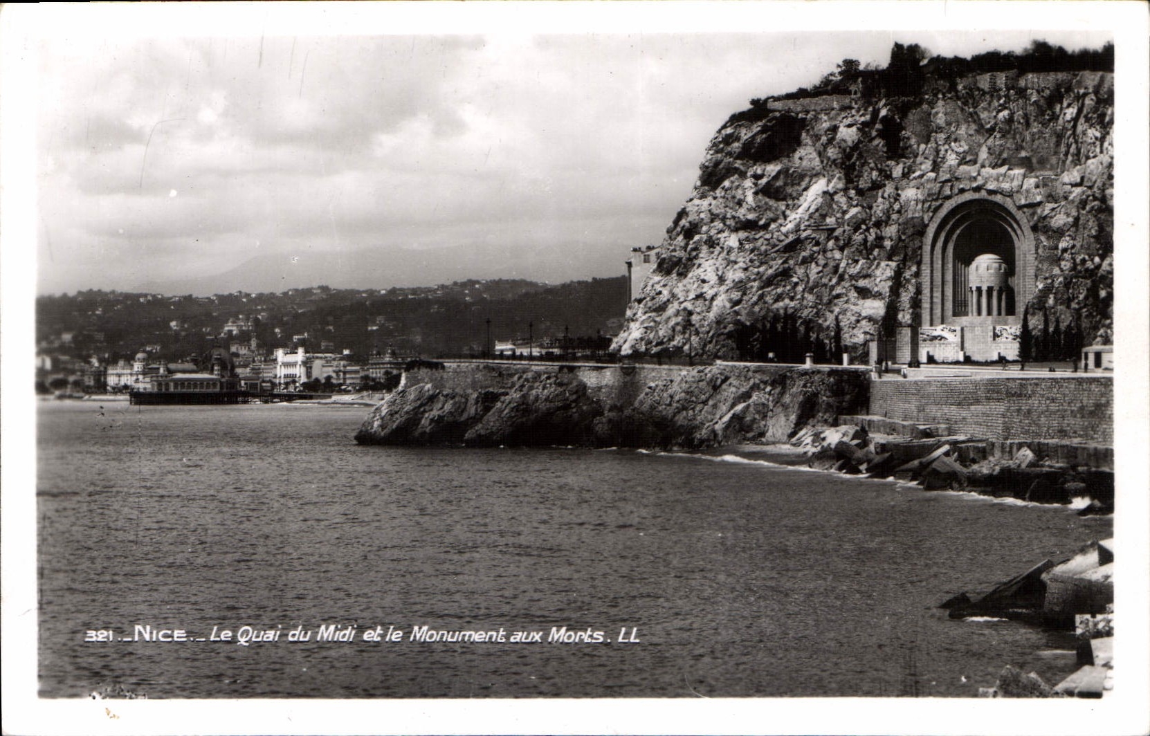 CPA Nice le Quai du Midi et le Monument aux Morts 