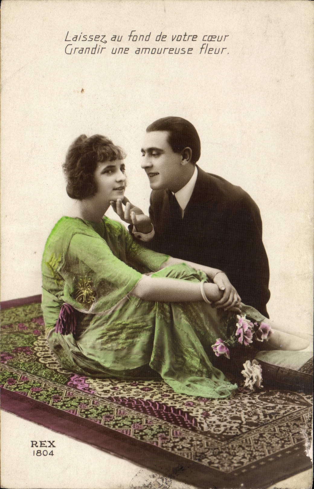 CPA Laissez au fond de Votre coeur Grandir une amoureuse fleur Femme