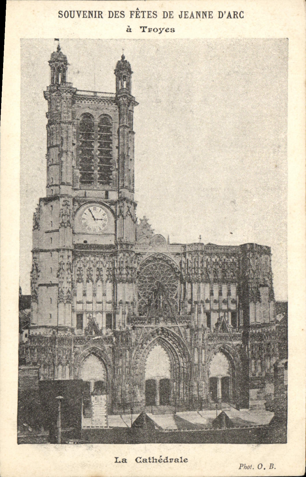 CPA Souvenir des Fetes de Jeanne d'Arc a Troyes la Cathedrale 