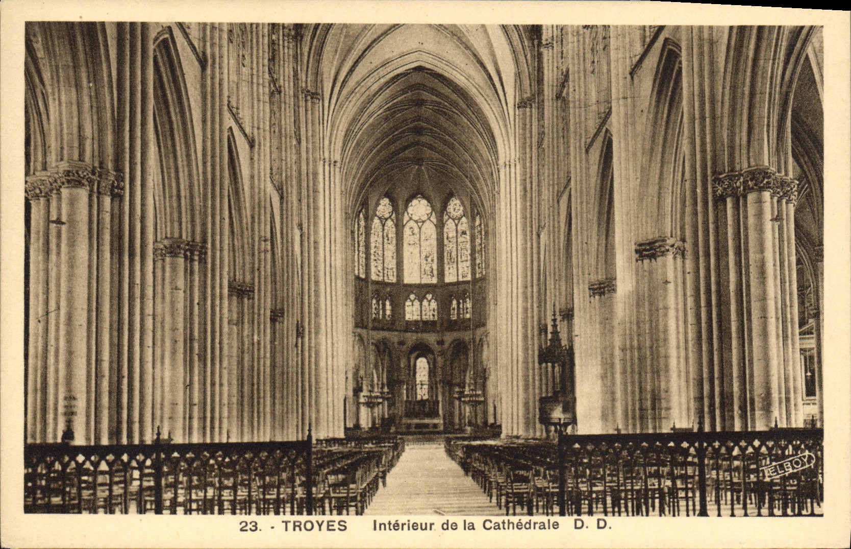 CPA Troyes Interieur de la Cathedrale 