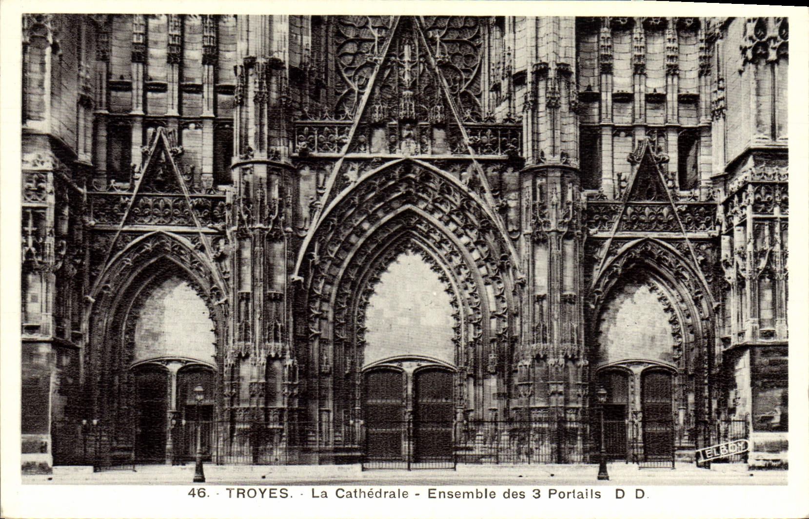 CPA Troyes la Cathedrale Ensemble des 3 Portails
