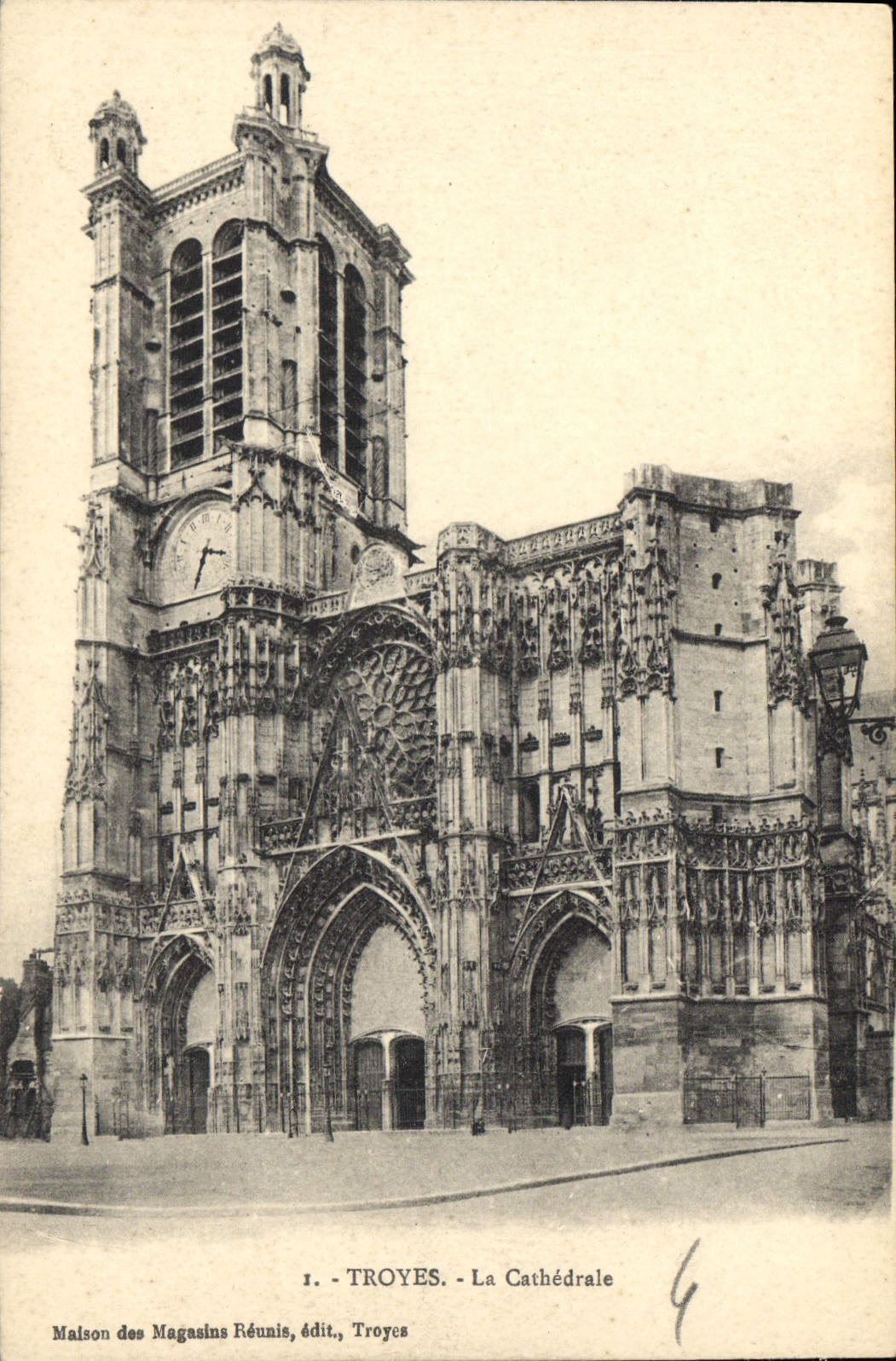 CPA Troyes la Cathedrale 