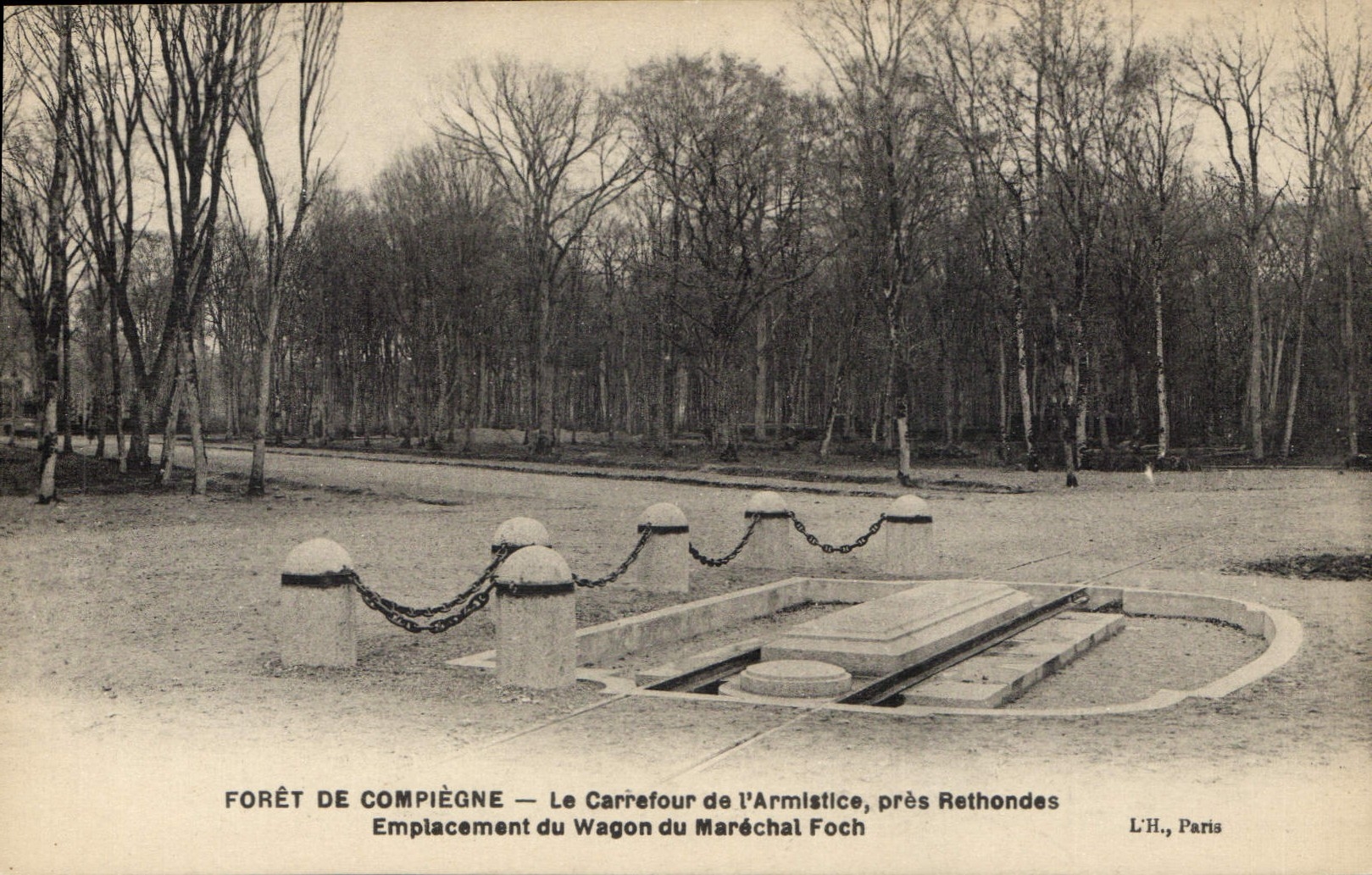 CPA Foret de Compiegne le Carrefour de l'Armistice pres Rethondes Emplacement du Wagon du Marechat F