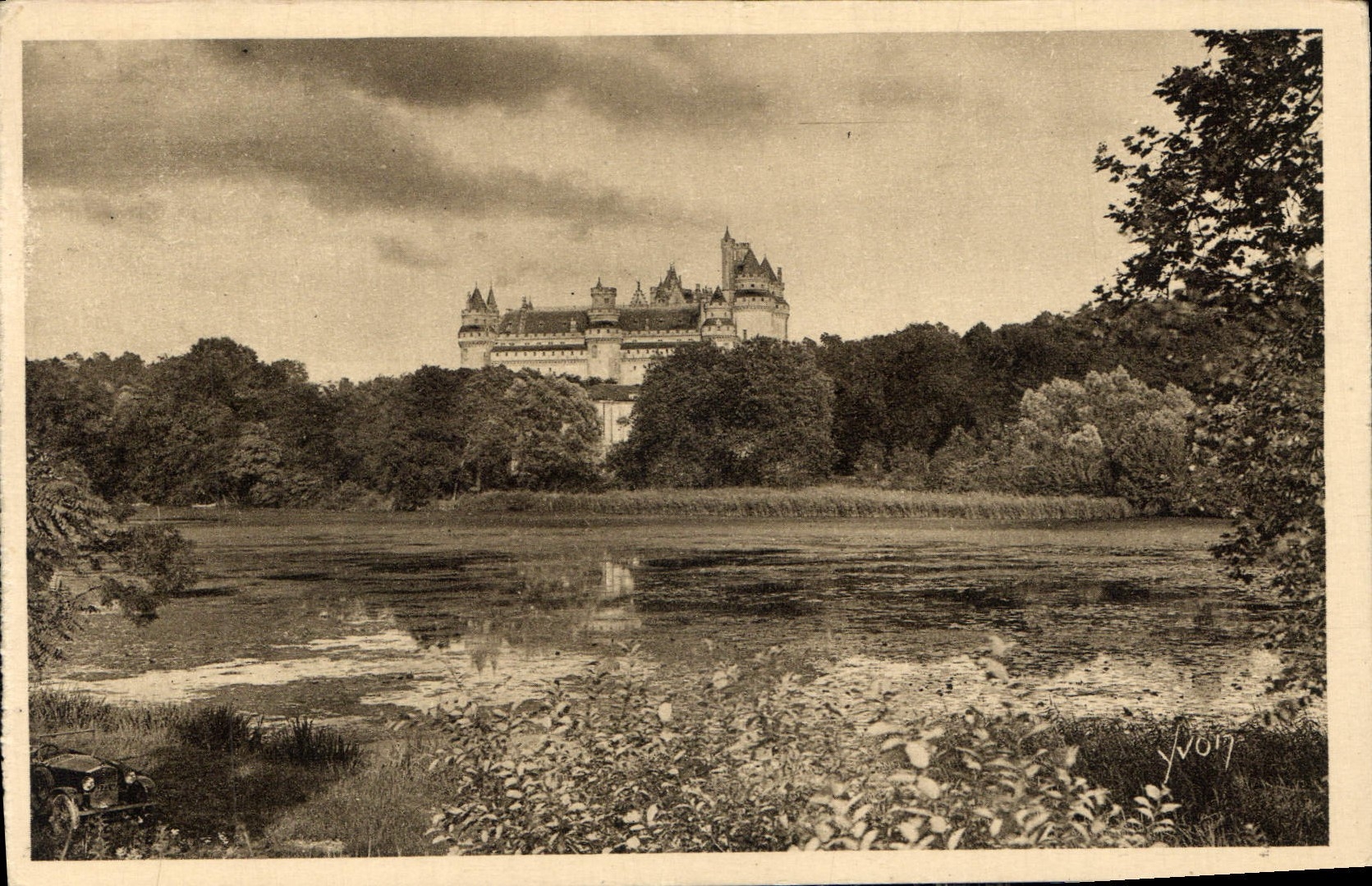 CPA Chateau de Pierrefonds vue generale prise de l'Etang 